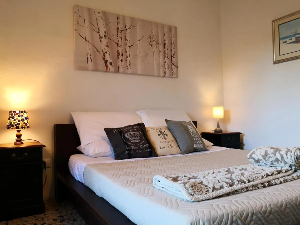 Bed and Breakfast Zia Chiarina San Nicolo Gerrei 0*,  Italien