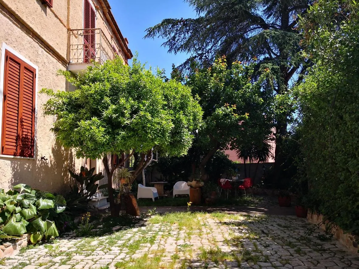 Frühstückspension Bed and Breakfast Zia Chiarina San Nicolo Gerrei